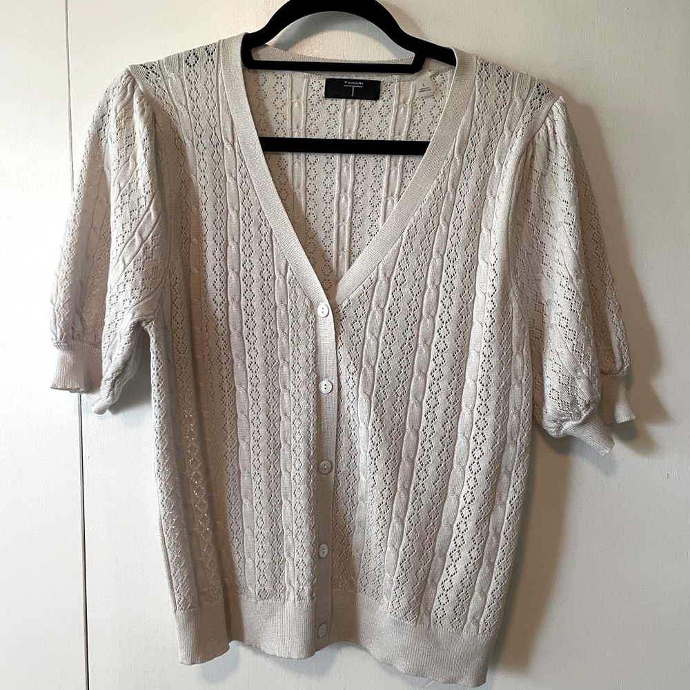 TAHARI button up shirt 🤍